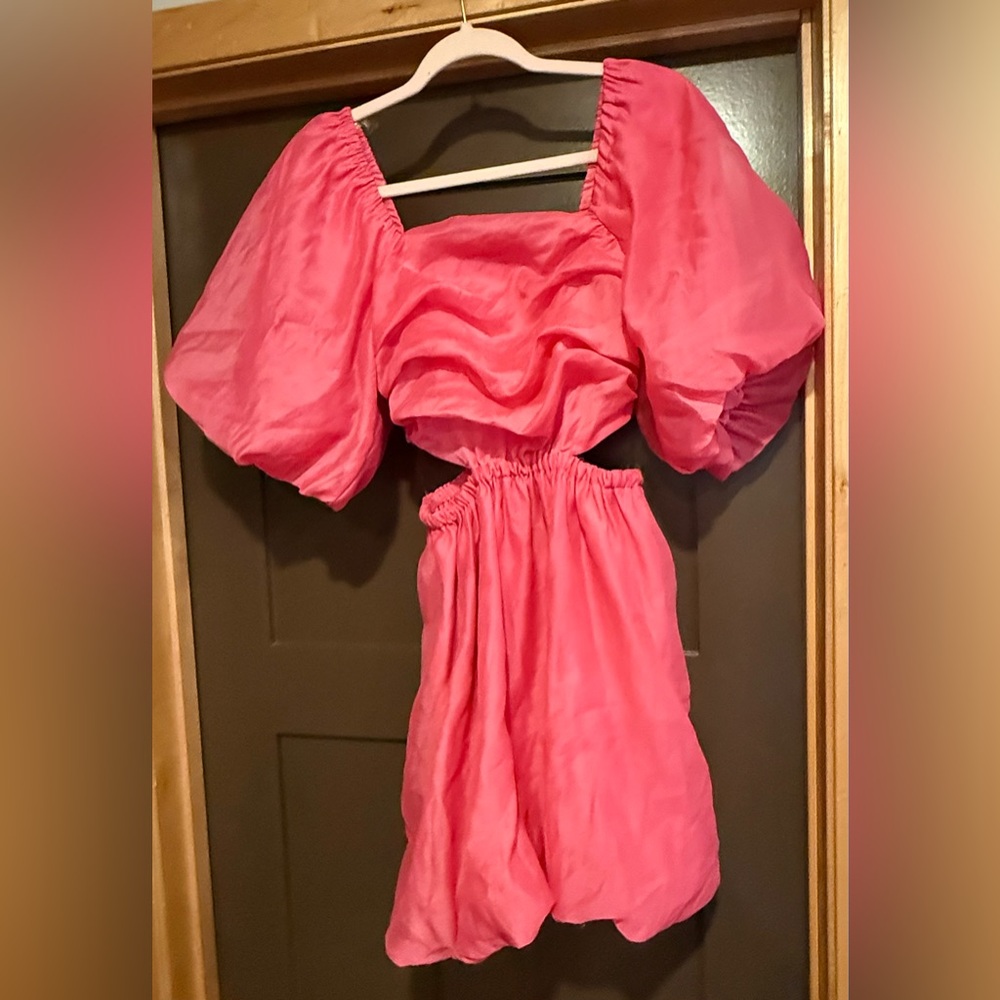 NWT Women’s Puff Sleeve Bubble Hem Hot Pink Dress - Picture 2 of 9